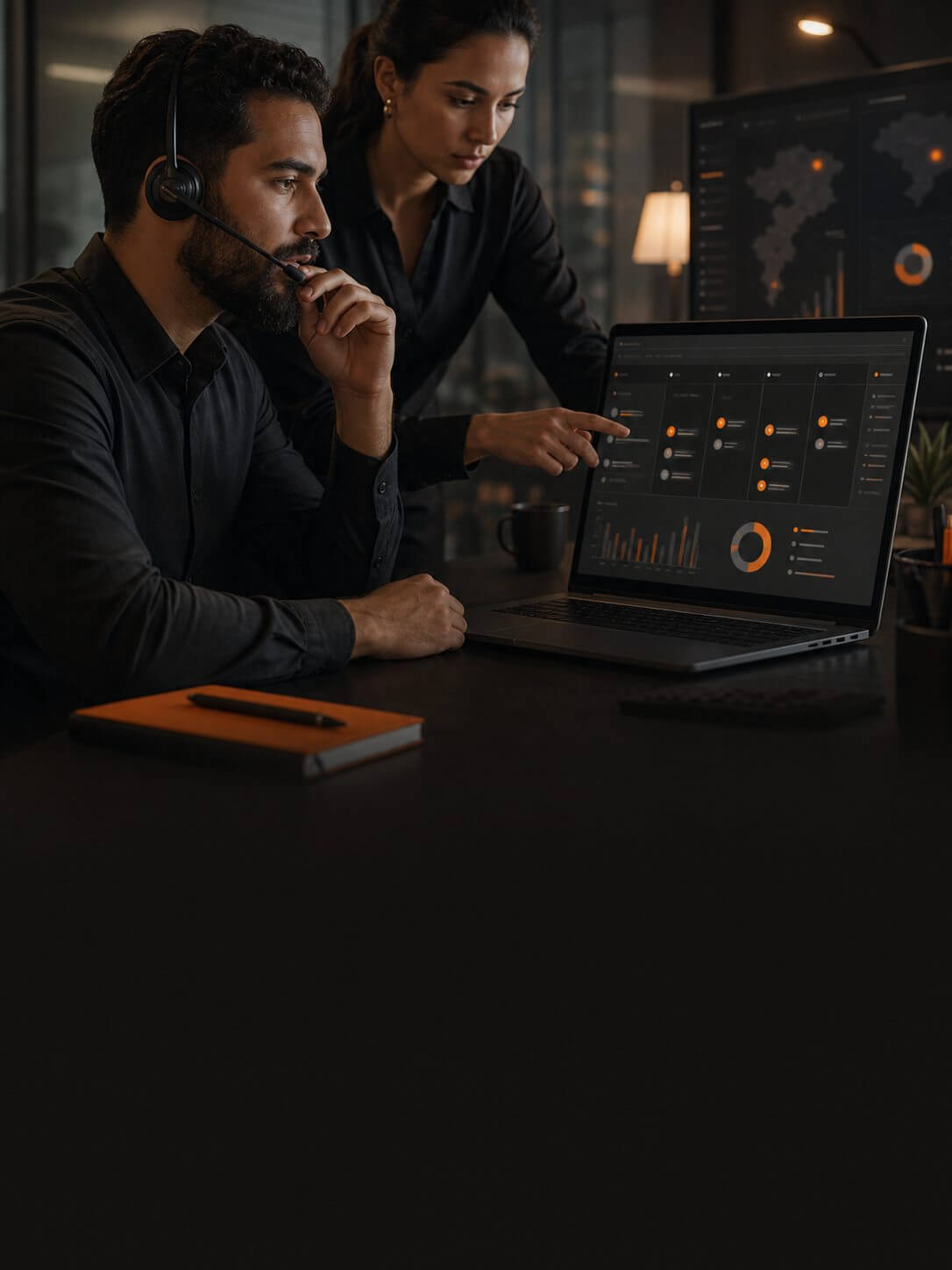 Time comercial acompanhando dados e leads em uma operação conectada