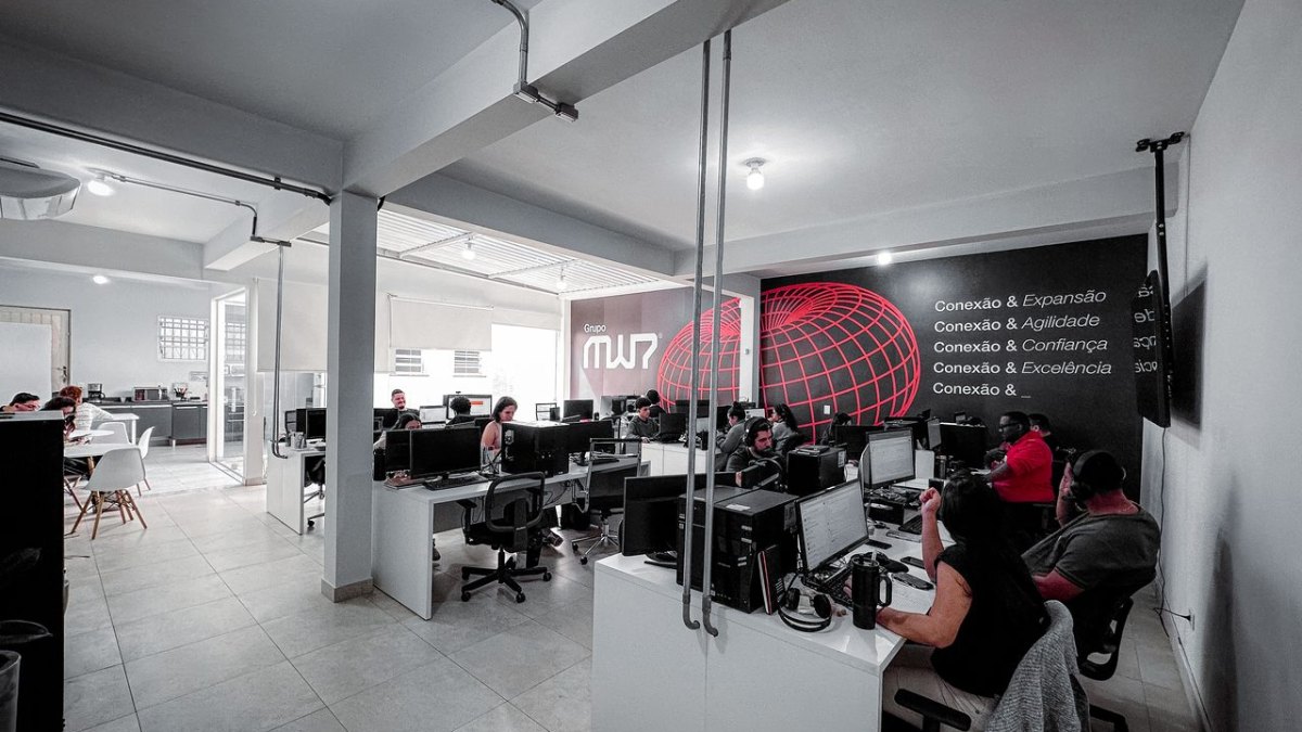 Equipe do Grupo MW7 em trabalho relacionado ao tema: Como integrar marketing e vendas para melhorar a qualidade dos leads