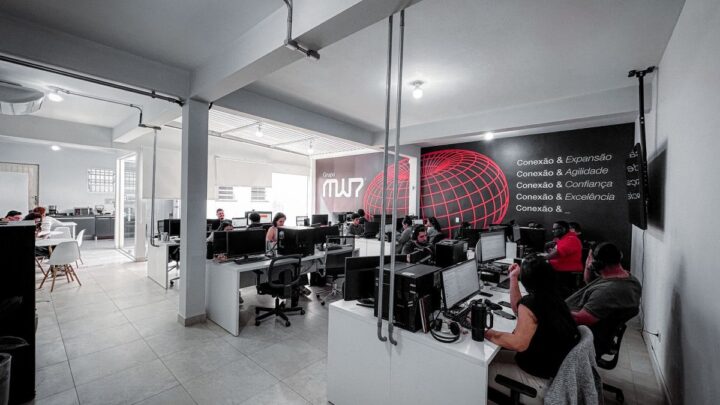 Equipe do Grupo MW7 em trabalho relacionado ao tema: Marketing industrial: como gerar demanda em mercados técnicos