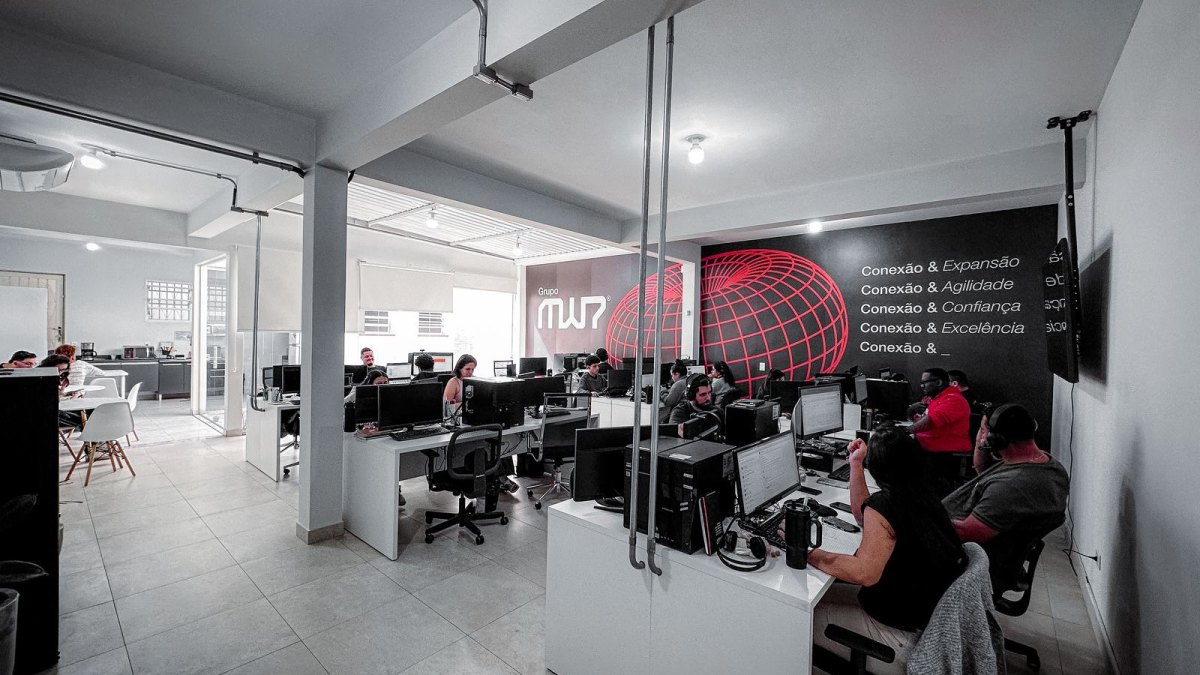 Equipe do Grupo MW7 em trabalho relacionado ao tema: Marketing industrial: como gerar demanda em mercados técnicos